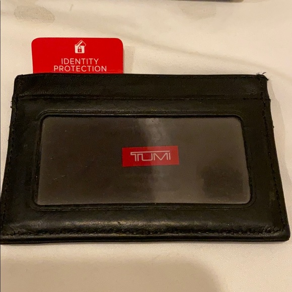 tumi cardholder